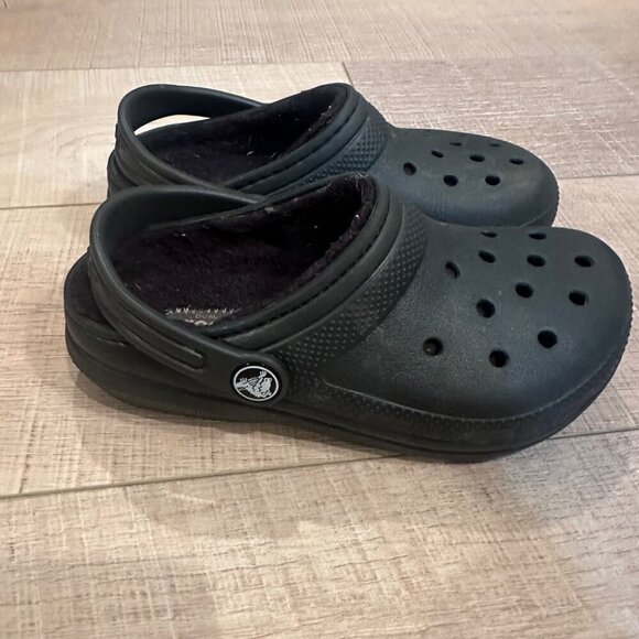 CROCS YOUTH BLACK FLEECE LINED SHOES SIZE CHILD 12 - Picture 1 of 7